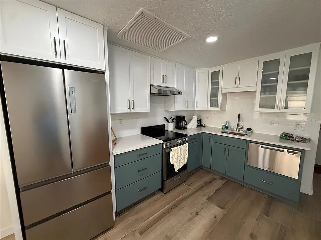 2 bed, 2.5 bath, 720 sqft, $1,800 — Photo 3