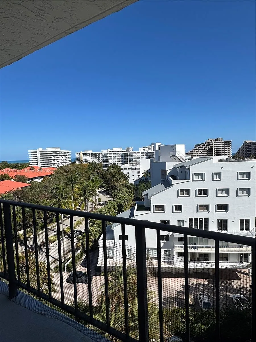 Building Photo - 77 Crandon Blvd #9E
