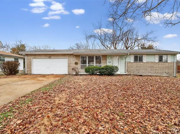 808 Bella Ln, Saint Louis, MO 63137