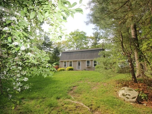 11 Causeway St, Medway, MA 02053