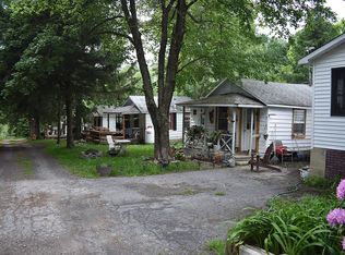 105 Our Place Dr, Greentown, PA 18426