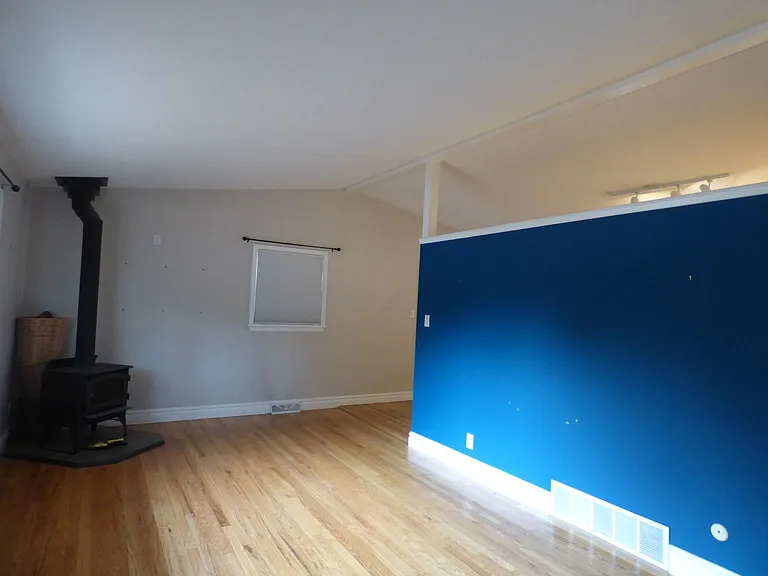 1327 Aspen St — Photo 2