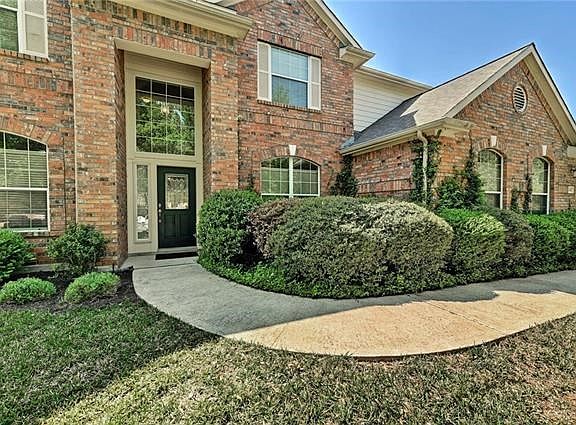 The home has been meticulously maintained and is ready for you to move in. Highway 45 opening soon for direct access to MoPac and downtown.
