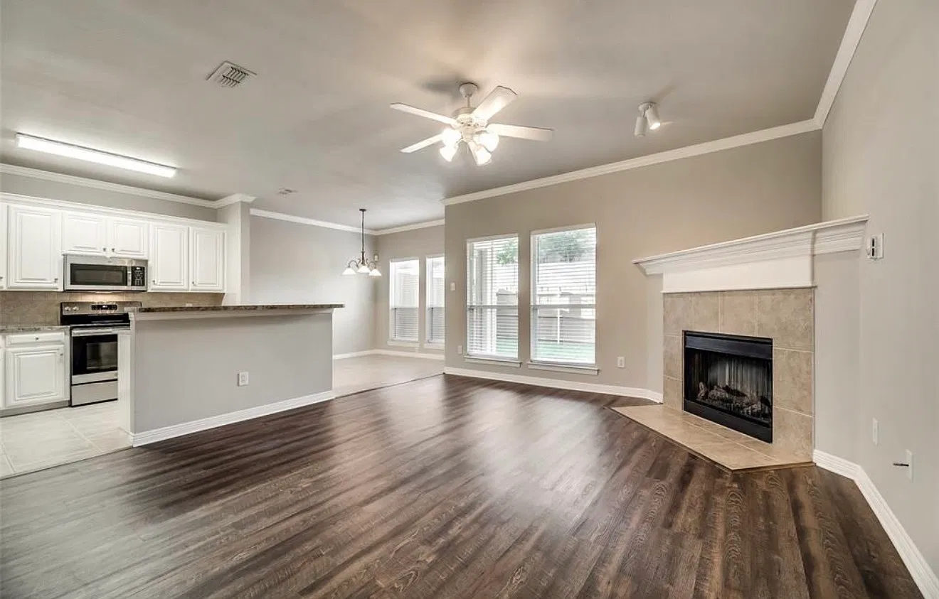 3 bed, 1604 sqft, $2,195 — Photo 4