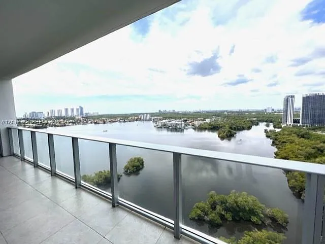 17111 Biscayne Blvd #2102 — Photo 38