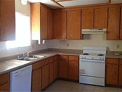 5th image of 14235 Robinson Ave