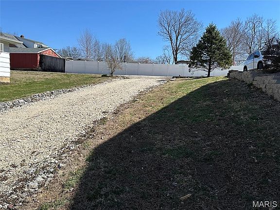 4th image of 719 Highland Dr