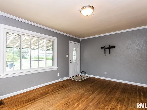 3rd image of 406 N Hickory St