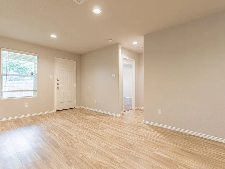 5810 Machaela Trce — Photo 12