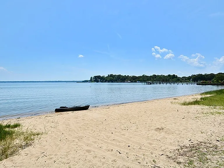 211 Sillery Bay Rd — Photo 48