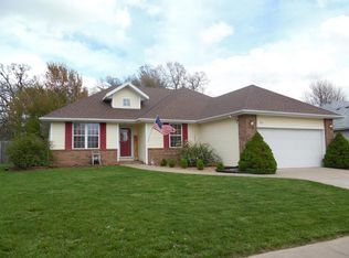 915 W Turnberry Blvd, Ozark, MO 65721