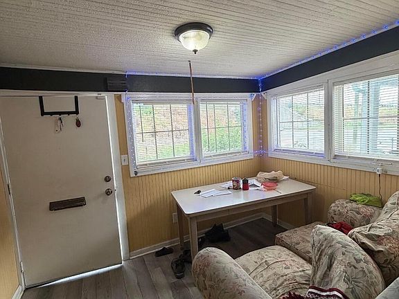 2nd image of 818 Thomas Ave