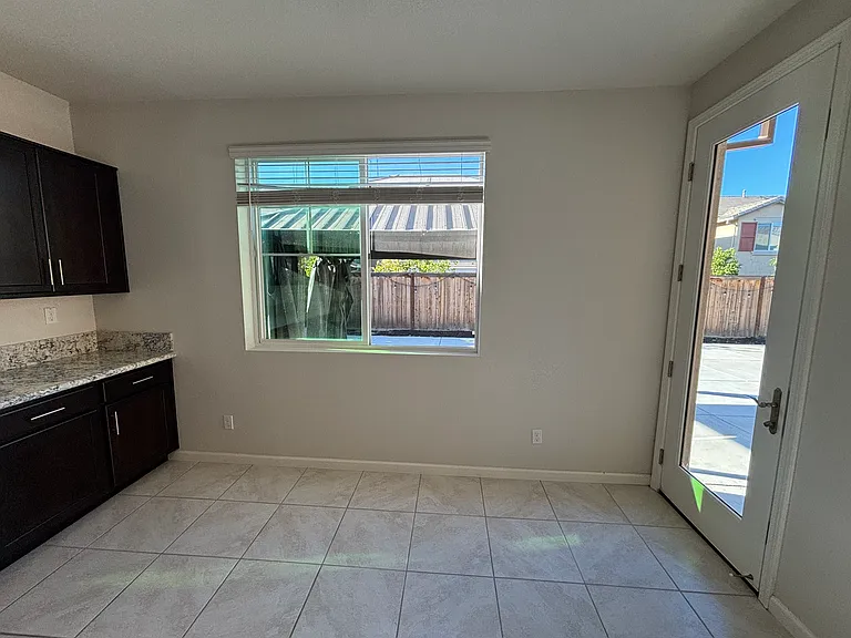 679 W Crocker Ln — Photo 36