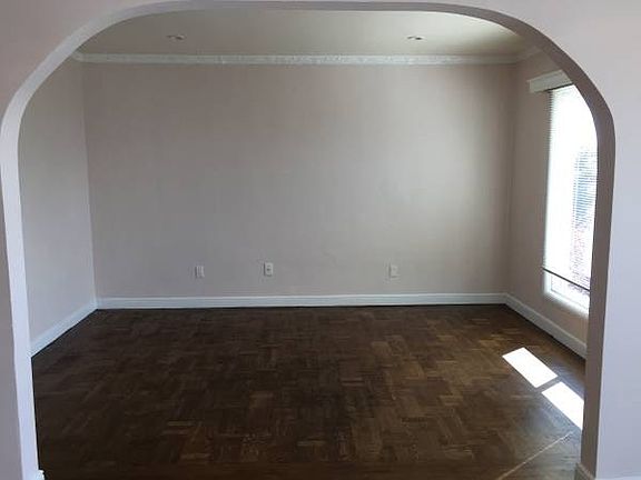 3rd image of 10 15th Ave