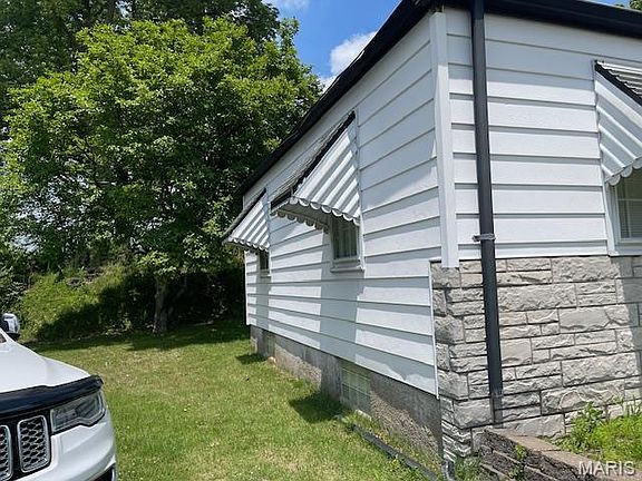 2nd image of 1537 Akron Dr