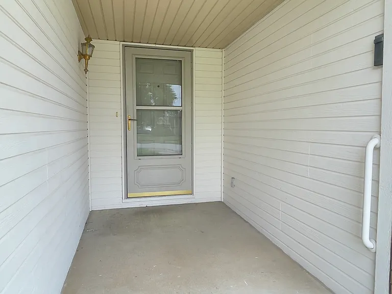 Covered Entry to Front Door.
Keyless Garage Door Entry-Pad to Right.