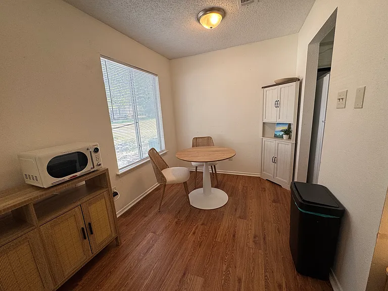3202 Cougar Trl #C — Photo 4