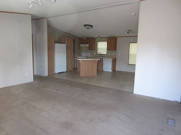 3rd image of 115 Pecan Dr
