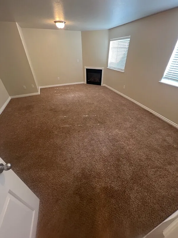 4 bed, 3.5 bath, 2360 sqft, $2,100 — Photo 3