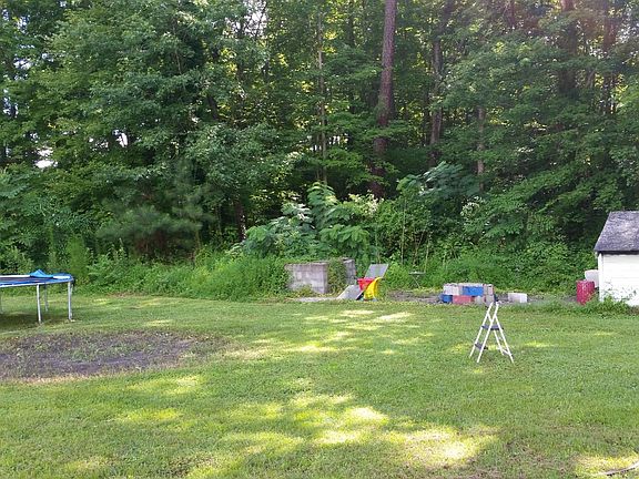 PRIVATE BACKYARD. MORE GARDEN OPPORTUNITIES.