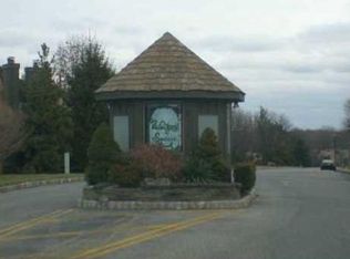 286 Westgate Dr, Edison, NJ