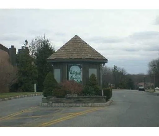 286 Westgate Dr photo 1