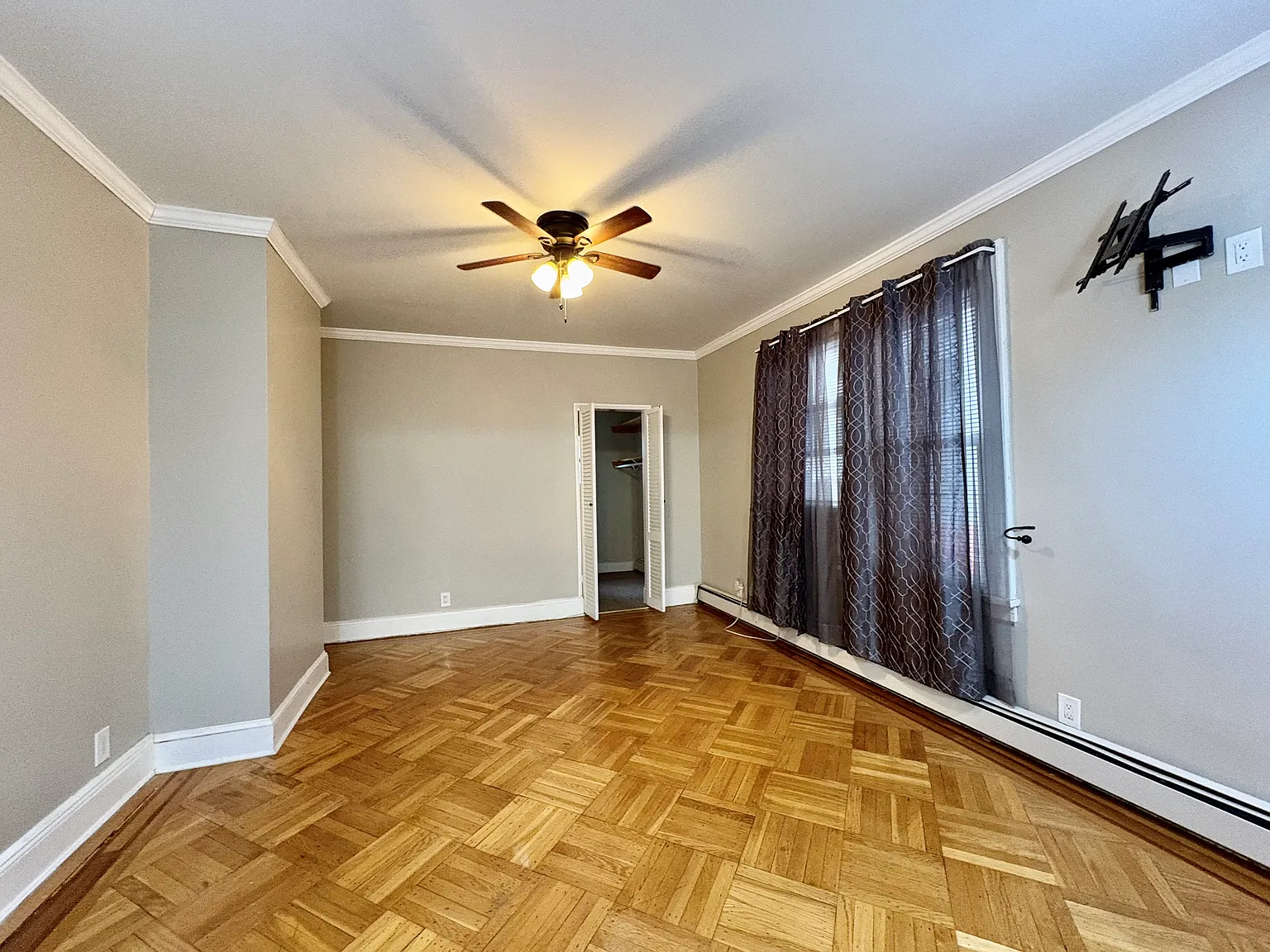 Starks Pl, Lynbrook — Photo 4