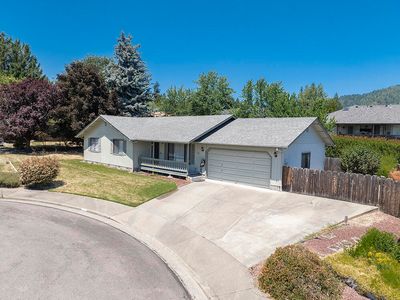 910 NW Carol Dr, Grants Pass, OR, 97526