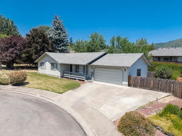 910 NW Carol Dr, Grants Pass, OR 97526