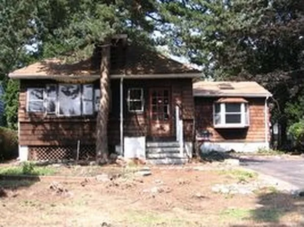 15 E Franklin Ave, Pequannock, NJ 07440