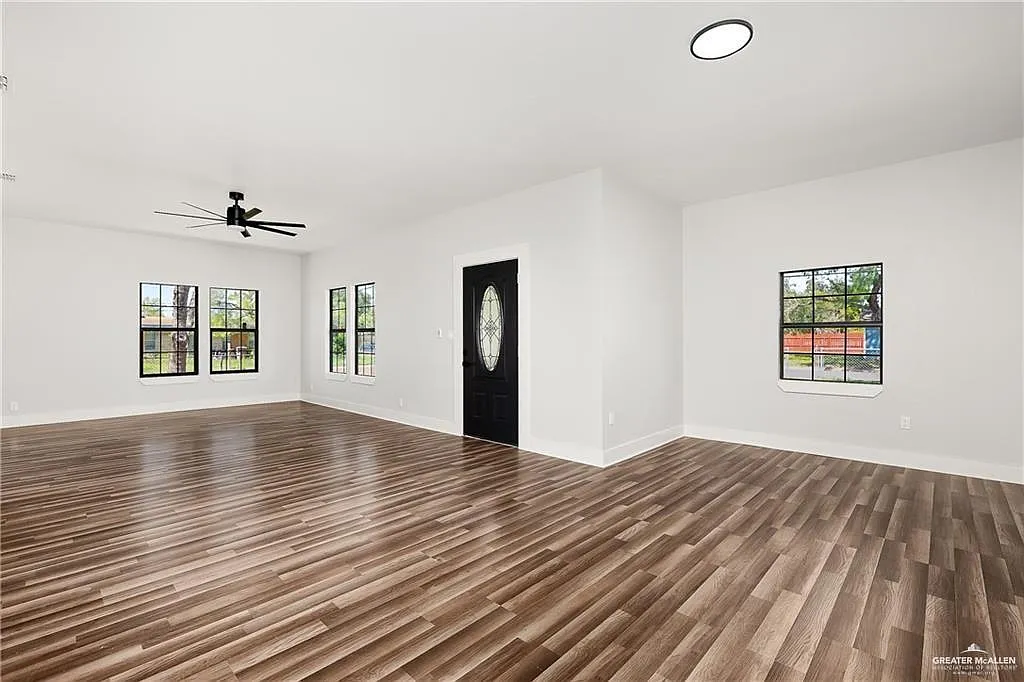 3 bed, 2.0 bath, 1892 sqft, $1,800 — Photo 4