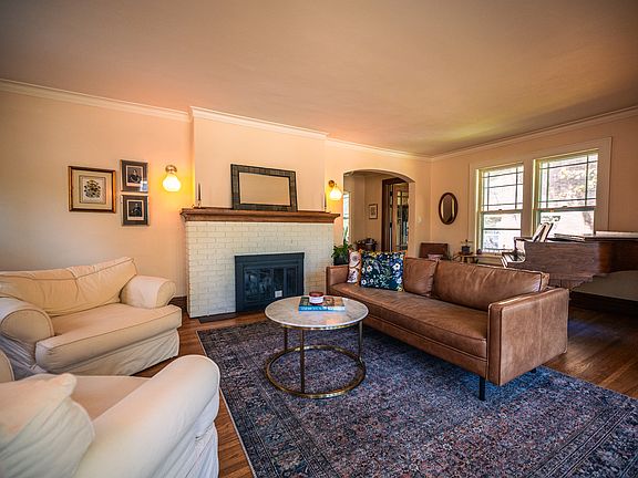 2nd image of 2222 Commonwealth Ave