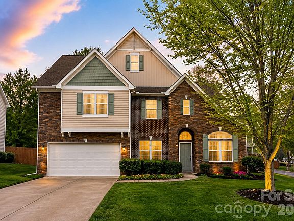 3rd image of 831 Irish Green Dr