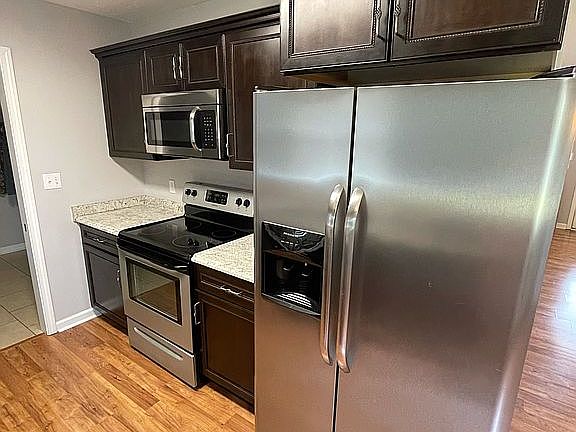 4th image of 142 Marilee Way