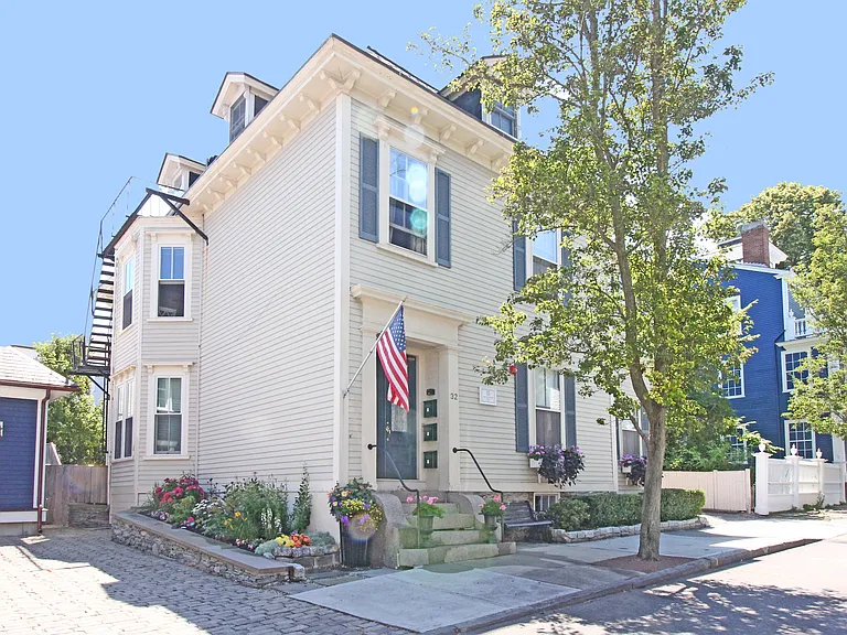 32 School St — Photo 1