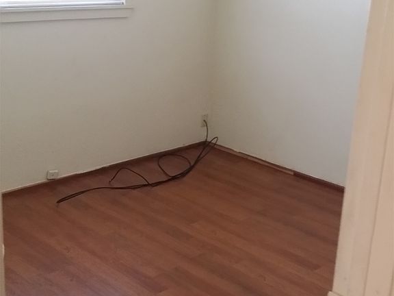4th image of 1077 Acacia Ave