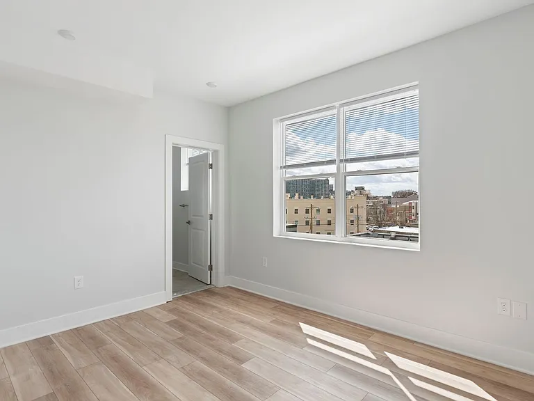 3935-3937 Lancaster Ave — Photo 29
