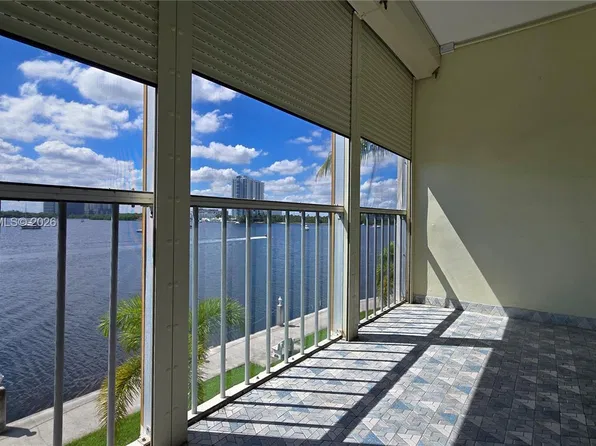 3000 Marcos Dr APT P304, Aventura, FL 33160