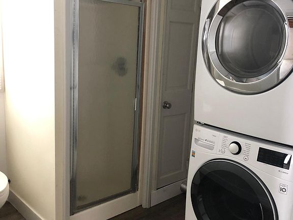 4th image of 591 Barry St SW