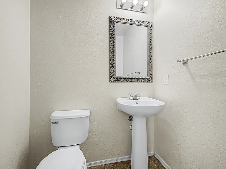 1250 S Rialto St #7 — Photo 35