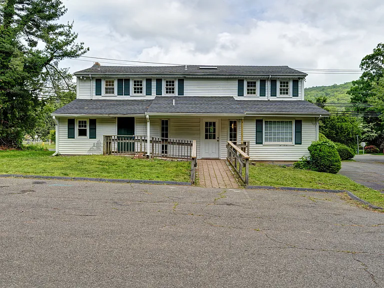 3780 Whitney Ave — Photo 2