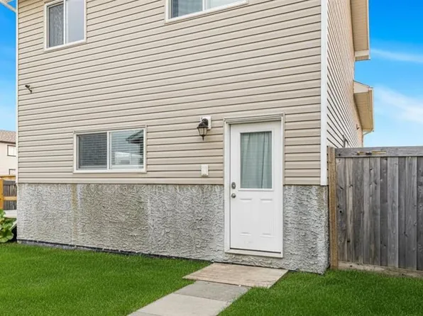 8836 96th Ave, Grande Prairie, AB T8X 0N2