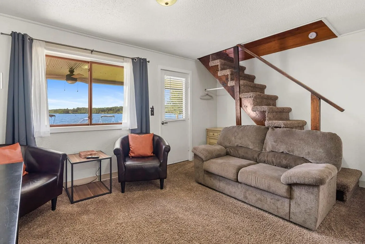 1 bed, 1.0 bath, 592 sqft, $1,832 — Photo 2