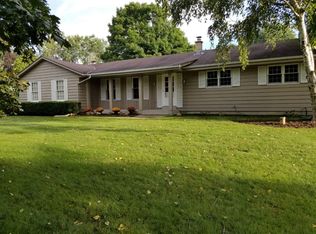 9045 Skyline Dr, Cedarburg, WI 53012