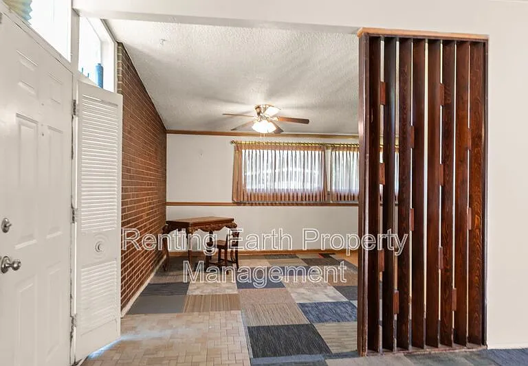 6452 Evergreen Blvd — Photo 32
