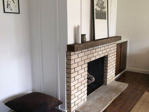 Gas fireplace