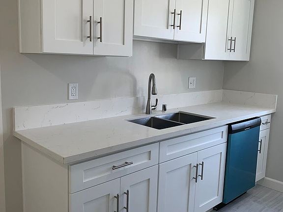 3rd image of 1035 S Myrtle Ave #14