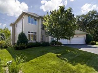 381 Del Rio Dr, Chanhassen, MN 55317