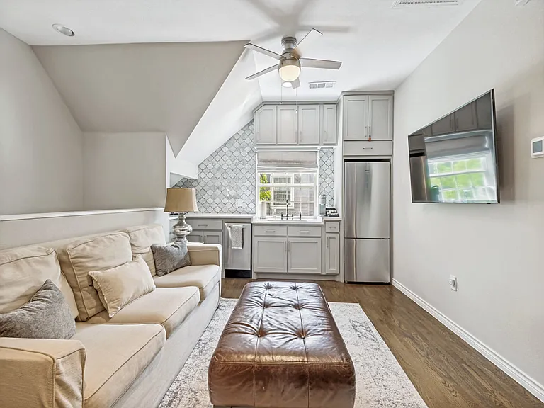 4556 Belclaire Ave — Photo 53