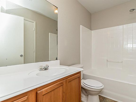 4th image of 1420 Pine Ln